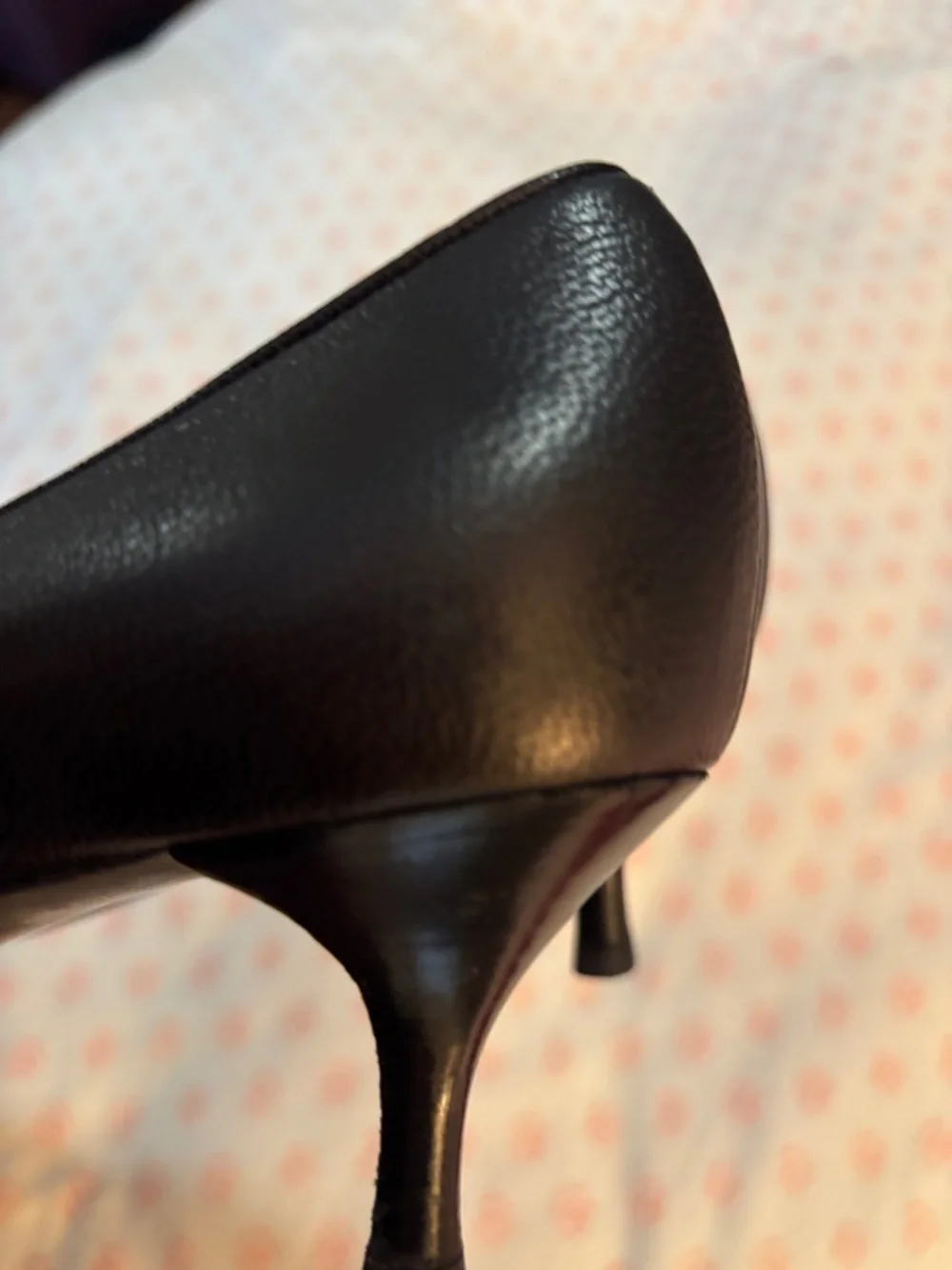 Gucci Dark Brown/Black Pointed Leather Pumps with Burgundy Insole - Picture 6 of 8